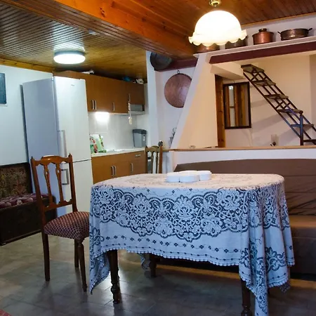 Thelgitro, A Traditional House Located In The Heart Of סקופלוס טאון