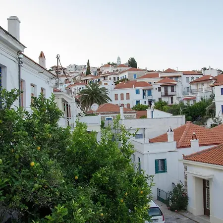 Thelgitro, A Traditional House Located In The Heart Of בית נופש