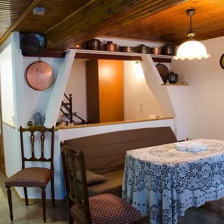בית נופש Thelgitro, A Traditional House Located In The Heart Of