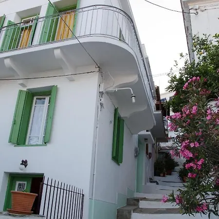בית נופש Thelgitro, A Traditional House Located In The Heart Of סקופלוס טאון