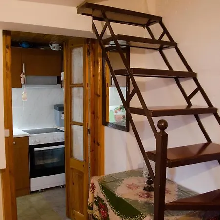 Thelgitro, A Traditional House Located In The Heart Of סקופלוס טאון