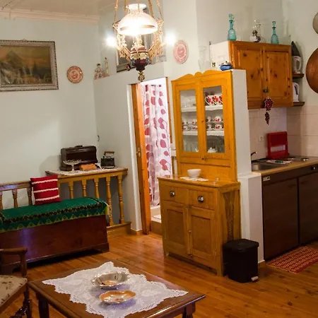 Thelgitro, A Traditional House Located In The Heart Of סקופלוס טאון