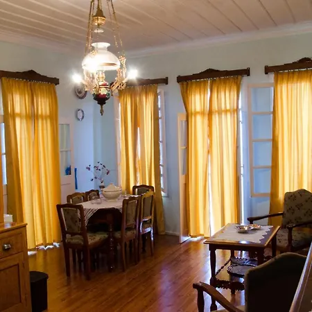 בית נופש Thelgitro, A Traditional House Located In The Heart Of