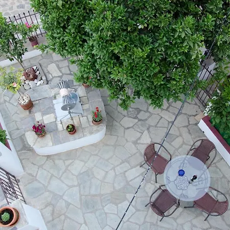 Thelgitro, A Traditional House Located In The Heart Of סקופלוס טאון