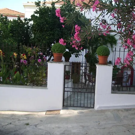 Thelgitro, A Traditional House Located In The Heart Of בית נופש *
