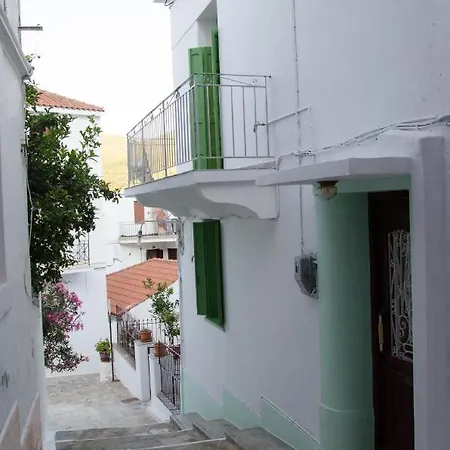 Thelgitro, A Traditional House Located In The Heart Of
