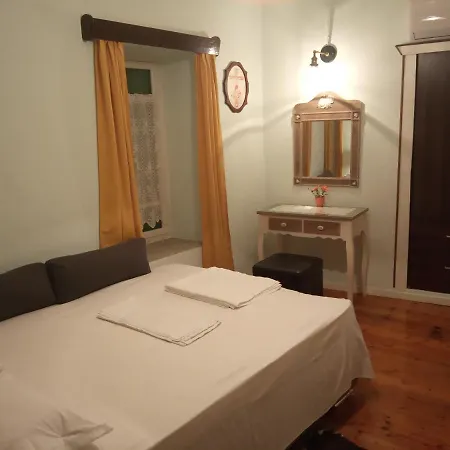 בית נופש Thelgitro, A Traditional House Located In The Heart Of